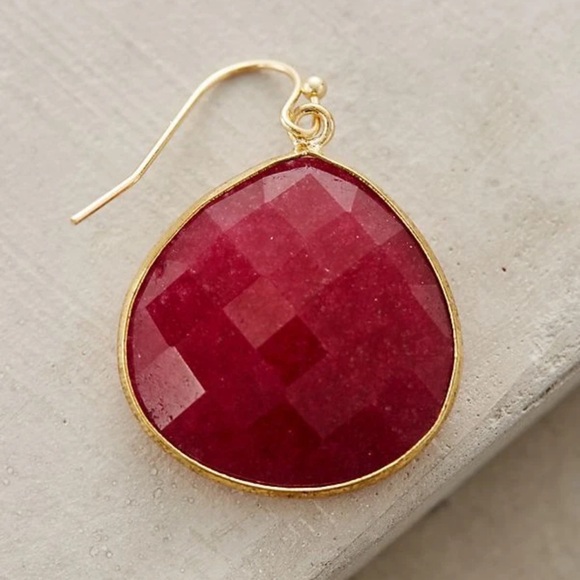 New Anthropologie Tristan Drop Raspberry Earrings Gold - Picture 2 of 6